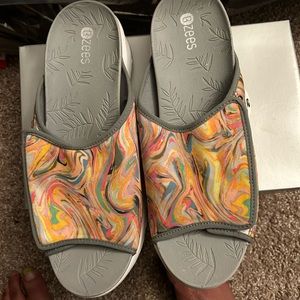 Adjustable slip on sandals.